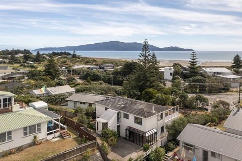 Photo of property in 36 Field Way, Waikanae Beach, Waikanae, 5036