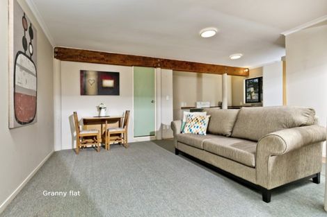 Photo of property in 5 Waipuia Place, Greenhithe, Auckland, 0632