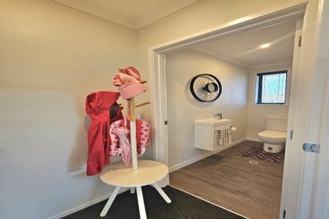 Photo of property in 25 Discovery Place, Marfell, New Plymouth, 4310