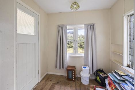 Photo of property in 11 Riemenschneider Street, Manaia, 4612
