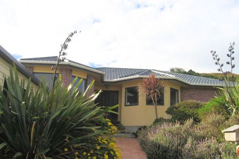 Photo of property in 18 Domanski Crescent, Owhiro Bay, Wellington, 6023