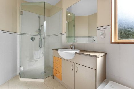 Photo of property in 3/56 Castor Bay Road, Castor Bay, Auckland, 0620