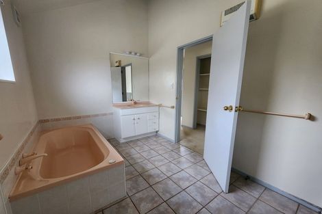 Photo of property in 33 Halladale Road, Papakowhai, Porirua, 5024