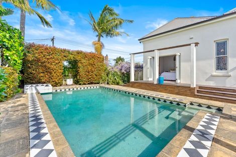 Photo of property in 14 Eversleigh Road, Belmont, Auckland, 0622