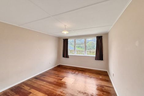Photo of property in 1 Gribble Grove, Stokes Valley, Lower Hutt, 5019