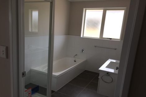 Photo of property in 68a Kelman Road, Kelston, Auckland, 0602