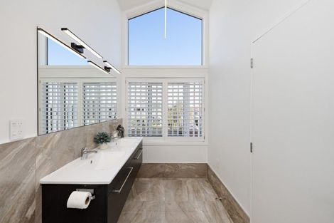 Photo of property in 112 Karewa Parade, Papamoa Beach, Papamoa, 3118