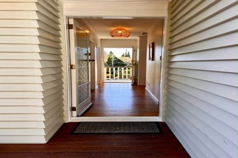 Photo of property in 28 Roland Hill, Glen Eden, Auckland, 0602