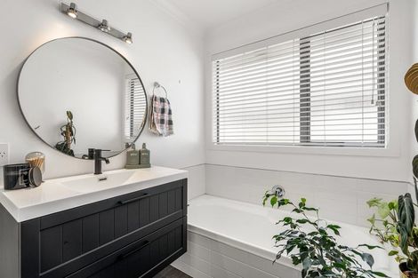 Photo of property in 27 Norfolk Drive, Cambridge, 3434