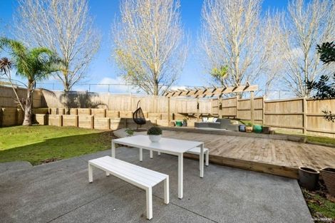 Photo of property in 28 Graham Collins Drive, Windsor Park, Auckland, 0632