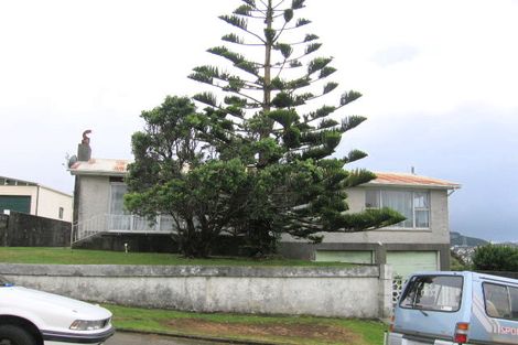 Photo of property in 36 Bellringer Crescent, Newlands, Wellington, 6037