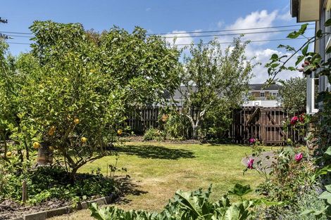 Photo of property in 4 Smith Road, Merrilands, New Plymouth, 4312