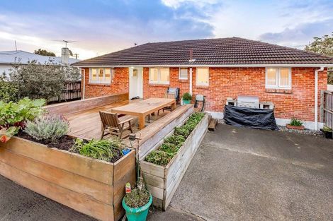 Photo of property in 1/5 Hill Crescent, Papakura, 2110