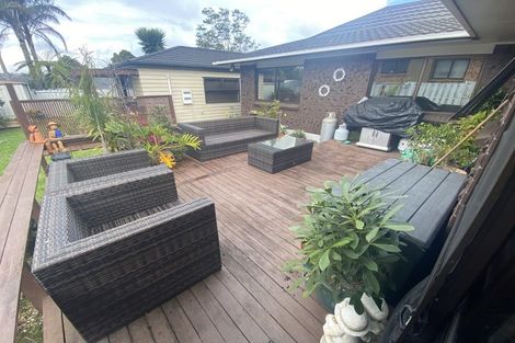 Photo of property in 7 Mark Edward Drive, Half Moon Bay, Auckland, 2012