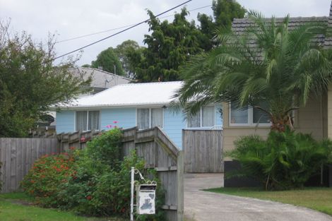 Photo of property in 15 Hill Crescent, New Lynn, Auckland, 0600