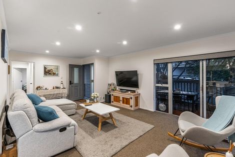 Photo of property in 2 Katrina Place, Massey, Auckland, 0614