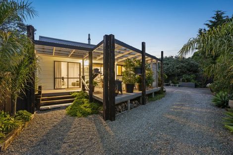Photo of property in 2 Island View Terrace, Waikanae Beach, Waikanae, 5036