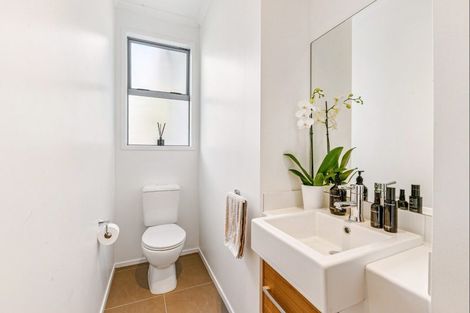 Photo of property in 11a Church Street, Northcote Point, Auckland, 0627