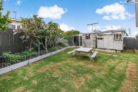 Photo of property in 2/84 Alfriston Road, Manurewa East, Auckland, 2102