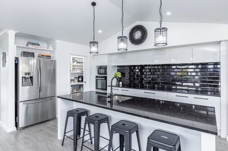 Photo of property in 2 Oak Ridge Drive, Te Awamutu, 3800