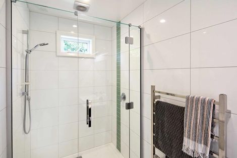 Photo of property in 2 Huia Road, Days Bay, Lower Hutt, 5013