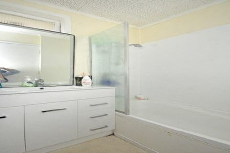 Photo of property in 14 Harper Street, Papakura, 2110