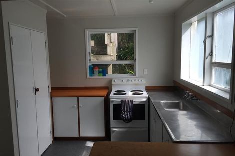 Photo of property in 2/65 Mandalay Terrace, Khandallah, Wellington, 6035