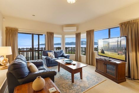 Photo of property in 128 Seaview Road, Paraparaumu Beach, Paraparaumu, 5032