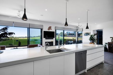 Photo of property in 15 Links Drive, Waiwhakaiho, New Plymouth, 4312