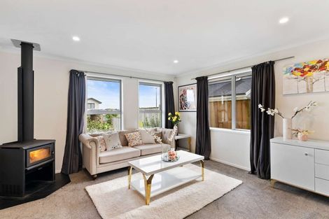 Photo of property in 23 Pakaraka Drive, Papakura, 2110