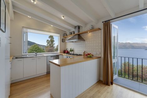 Photo of property in 6 Matau Place, Fernhill, Queenstown, 9300