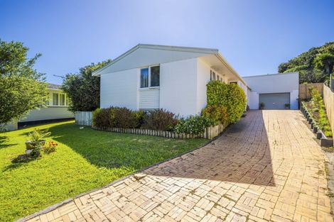 Photo of property in 8 Miro Place, Waiuku, 2123