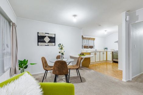 Photo of property in 2/5 Newington Road, Henderson, Auckland, 0612