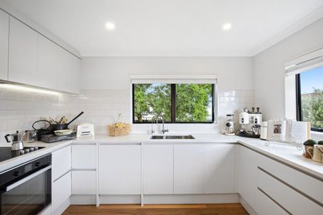 Photo of property in 36 Edgewater Parade, Waiuku, 2123