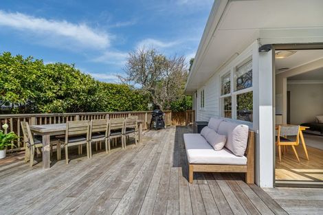 Photo of property in 27 Lynden Avenue, Hillcrest, Auckland, 0627