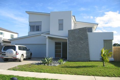 Photo of property in 33 Medallion Drive, Oteha, Auckland, 0632