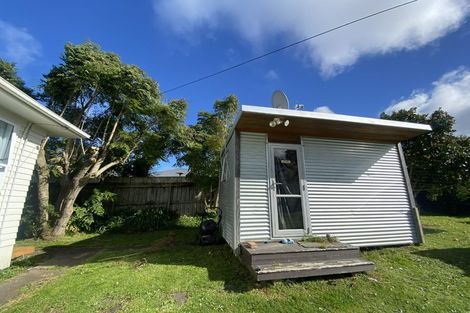 Photo of property in 6 Rondorlyn Place, Manurewa, Auckland, 2102