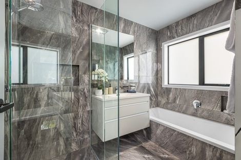 Photo of property in 4 Grovenor Drive, Orewa, 0931