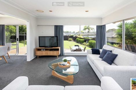 Photo of property in 11 Towra Place, Botany Downs, Auckland, 2010