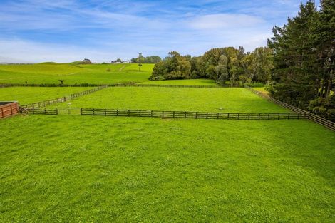 Photo of property in 312 Corbett Road, Paraite, New Plymouth, 4373