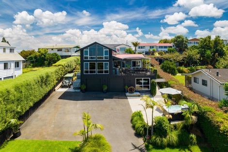 Photo of property in 36 Omokoroa Road, Omokoroa, 3114