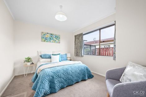 Photo of property in 17 King Charles Drive, Kingsley Heights, Upper Hutt, 5018