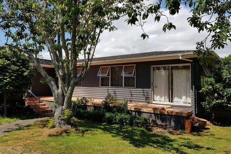 Photo of property in 51a Mellons Bay Road, Mellons Bay, Auckland, 2014