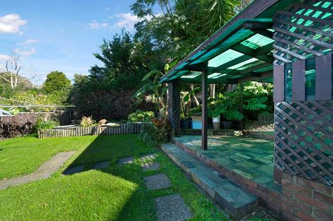 Photo of property in 28 Manhattan Heights, Glendene, Auckland, 0602