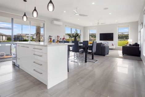 Photo of property in 21 Greystone Place, Omokoroa, 3114