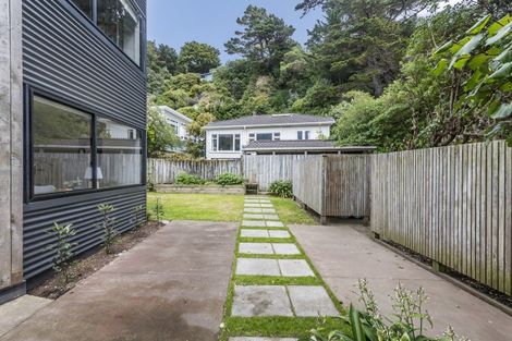 Photo of property in 87 Marine Parade, Seatoun, Wellington, 6022