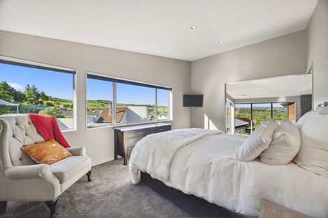 Photo of property in 1/10 Krissell Place, Acacia Bay, Taupo, 3330