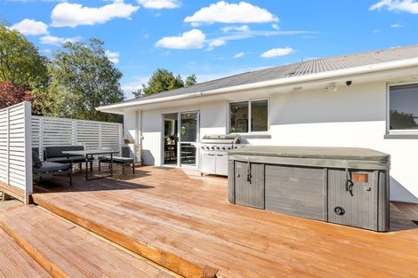 Photo of property in 7 Pinehurst Crescent, Russley, Christchurch, 8042