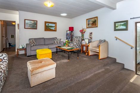 Photo of property in 100d Waverley Place, Whangamata, 3620