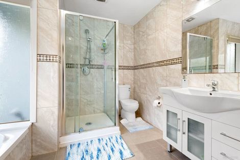 Photo of property in 63 Ray Small Drive, Pahurehure, Papakura, 2113